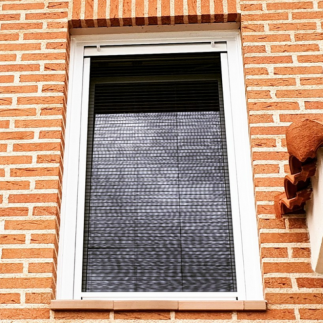 Mosquitera plisada vertical