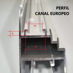 Detalle sección de carpintera compatible en aluminio canal europeo